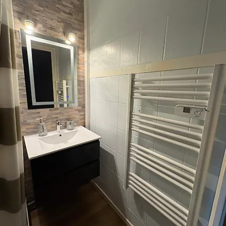 Cosy Avec Piscine & Parking Au Coeur Lejlighed